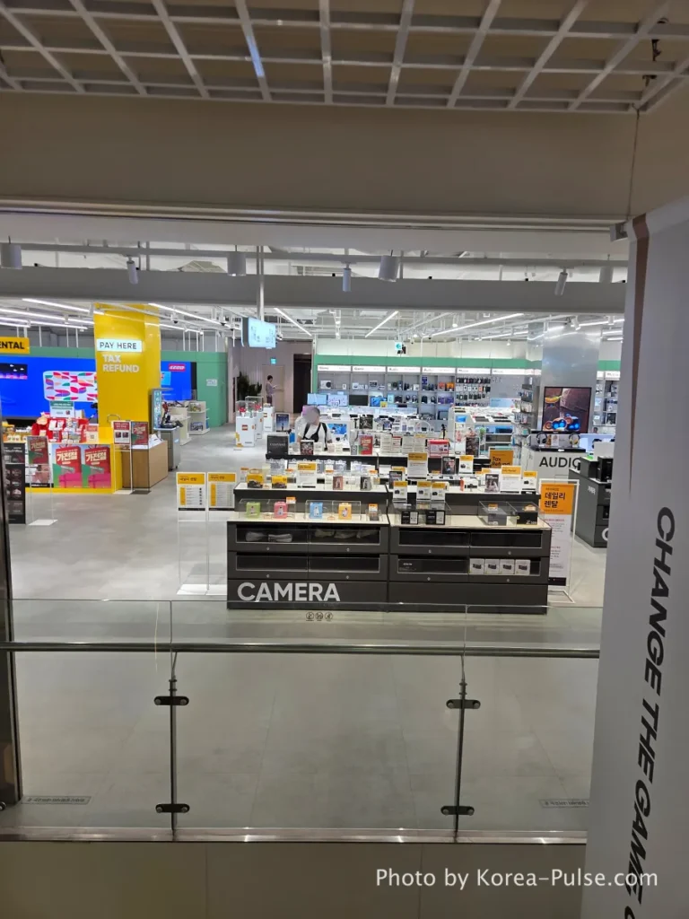 DUNDUN Dongdaemun: 8 Floors, Zero Excuses to Shop Anywhere Else 5 Daily Rental electronics shop at DUNDUN Dongdaemun B2 with cameras laptops and gadgets on display