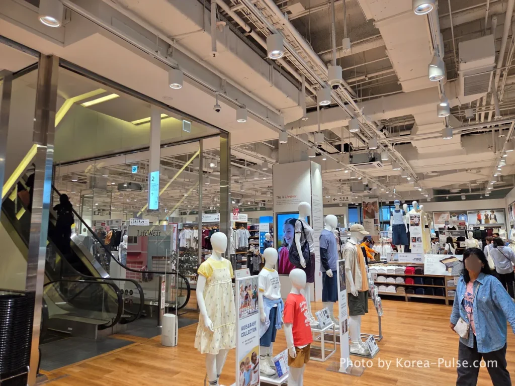 DUNDUN Dongdaemun: 8 Floors, Zero Excuses to Shop Anywhere Else 10 Uniqlo store interior at DUNDUN Dongdaemun 1st floor showing UT graphic tees blazers and full collection