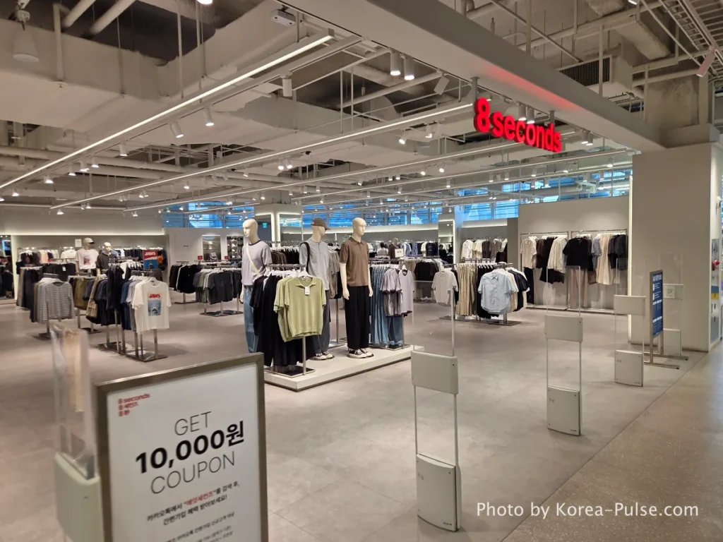 DUNDUN Dongdaemun: 8 Floors, Zero Excuses to Shop Anywhere Else 12 8 Seconds Korean fast fashion brand store interior at DUNDUN Dongdaemun 2nd floor