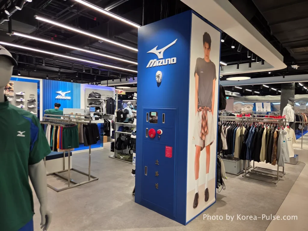 DUNDUN Dongdaemun: 8 Floors, Zero Excuses to Shop Anywhere Else 17 Mizuno Skechers Converse and Clarks brand stores on 5th floor of DUNDUN Dongdaemun mall Seoul