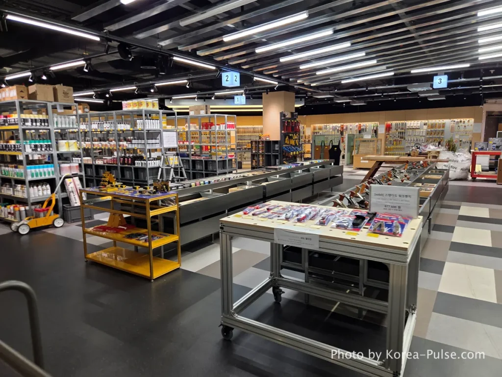 DUNDUN Dongdaemun: 8 Floors, Zero Excuses to Shop Anywhere Else 21 Sorbit DIY tools and hardware store interior at DUNDUN Dongdaemun 6th floor with extensive power tools and supplies