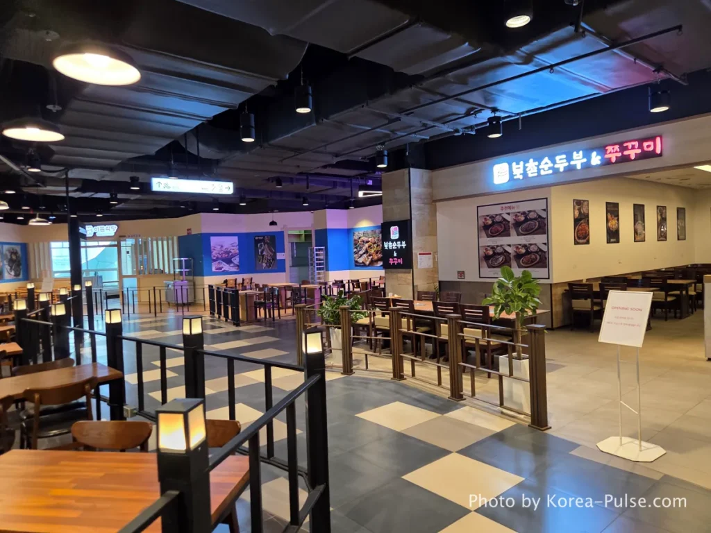 DUNDUN Dongdaemun: 8 Floors, Zero Excuses to Shop Anywhere Else 25 8th floor restaurant area and colorful neon claw machine Ppobgi arcade at DUNDUN Dongdaemun Seoul