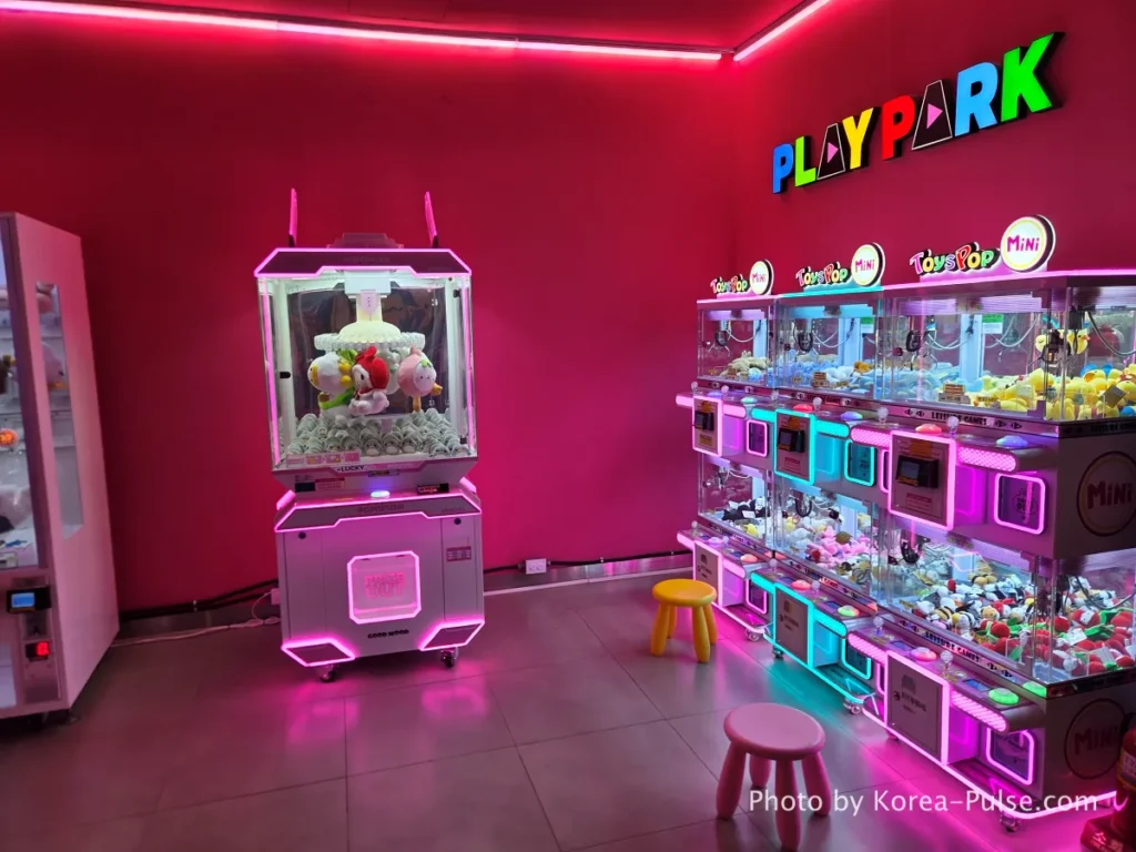 DUNDUN Dongdaemun: 8 Floors, Zero Excuses to Shop Anywhere Else 27 8th floor restaurant area and colorful neon claw machine Ppobgi arcade at DUNDUN Dongdaemun Seoul