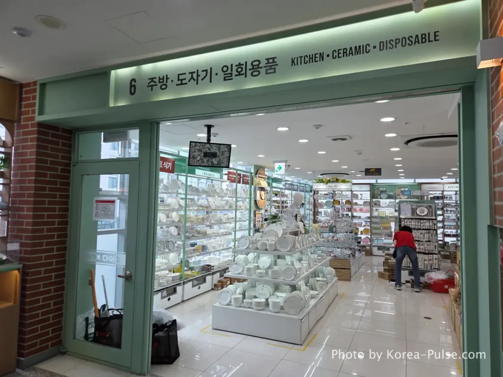 Daiso Myeongdong Station branch 6th floor kitchen ceramics and disposables section entrance Seoul
