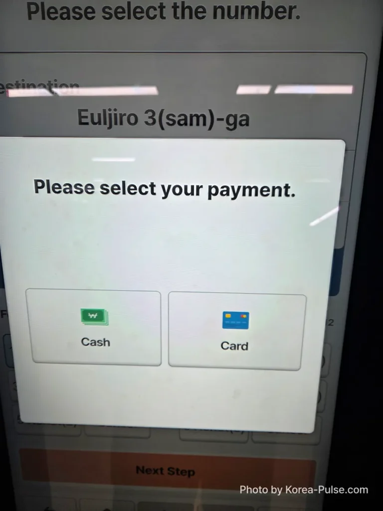 How to Buy a Seoul Subway Ticket: Step-by-Step Guide for Foreigners (2026) 9 Seoul Metro ticket machine payment screen showing Cash and Card options for buying a single journey subway ticket in Seoul