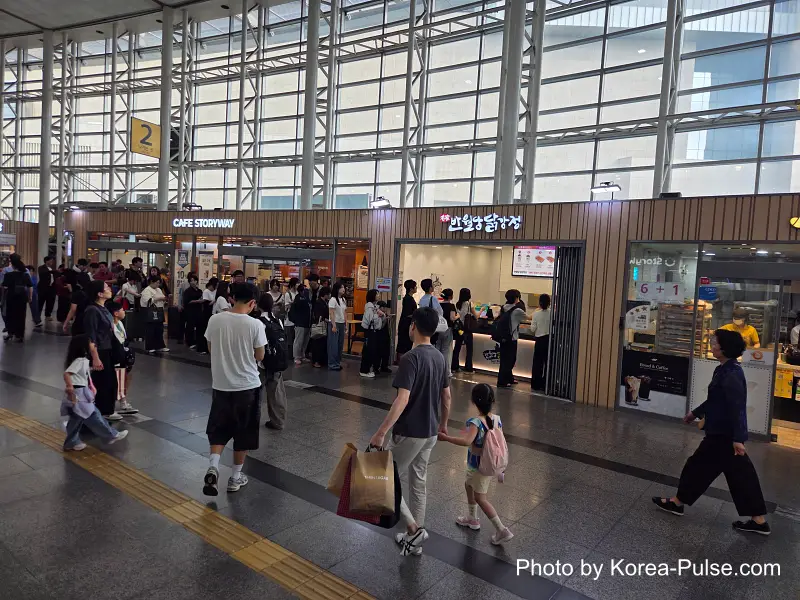 Dongdaegu to Andong Train: Riding Korea's Classic Mugunghwa 5 Dongdaegu Station main concourse Banwoldang Dakgangjeong Cafe Storyway weekend crowds