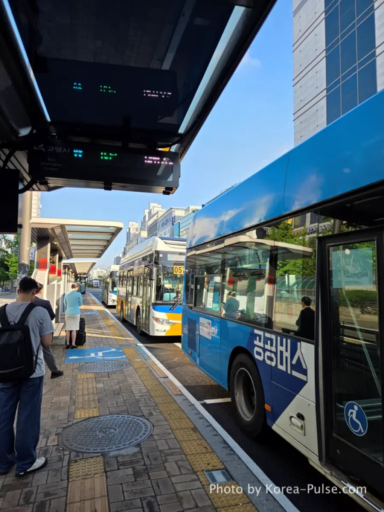 Airport Bus 3300 platform at Ilsan BRT stop with flight attendant in uniform waiting for bus to Incheon Airport