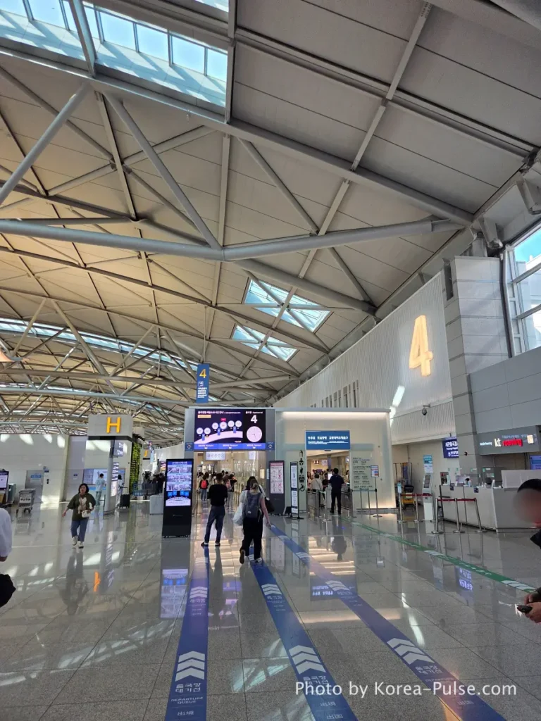 Incheon Airport Smartpass: Skip the Line & Hit the Lounge Fast 1 Incheon Airport Terminal 1 wide departure hall with high glass ceilings and moving walkways