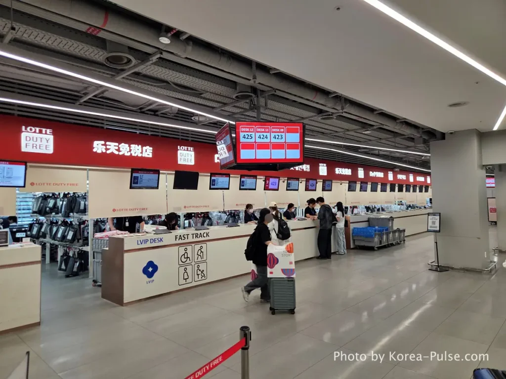 Incheon Airport Smartpass: Skip the Line & Hit the Lounge Fast 9 Incheon Airport duty-free collection counter with staff handling pre-ordered packages for passengers