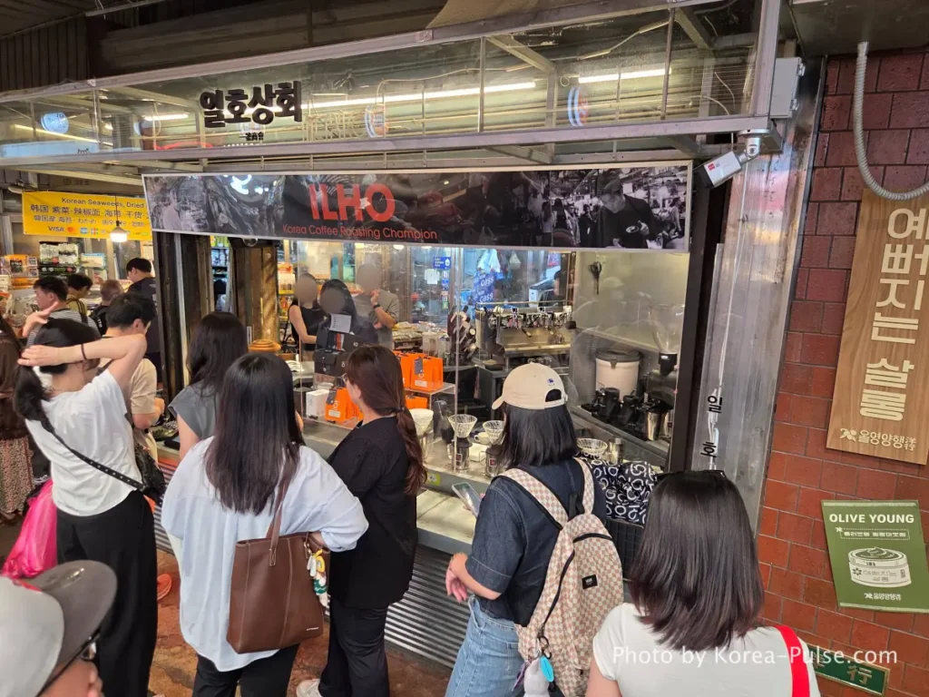 Ilho Sanghoe coffee bar Gwangjang Market Seoul exterior with queue and specialty coffee equipment visible inside