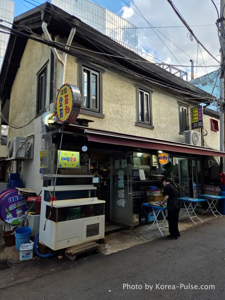 Euljiro Outdoor Dining: TOP 5 Where Seoul's Office Workers Actually Go 10 Daelim Hoppocha exterior sign Euljiro yajang seafood pocha Seoul