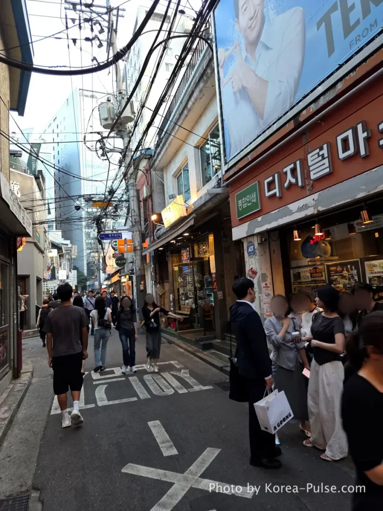 Euljiro Outdoor Dining: TOP 5 Where Seoul's Office Workers Actually Go 18 Hipjiro main alley Euljiro Seoul Friday evening crowds office workers food