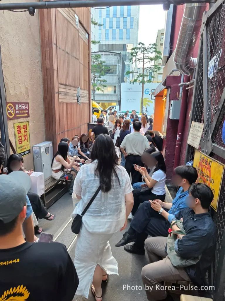 Euljiro Outdoor Dining: TOP 5 Where Seoul's Office Workers Actually Go 7 People waiting in line outside Dalmaji Plaza BBQ Euljiro yajang Seoul