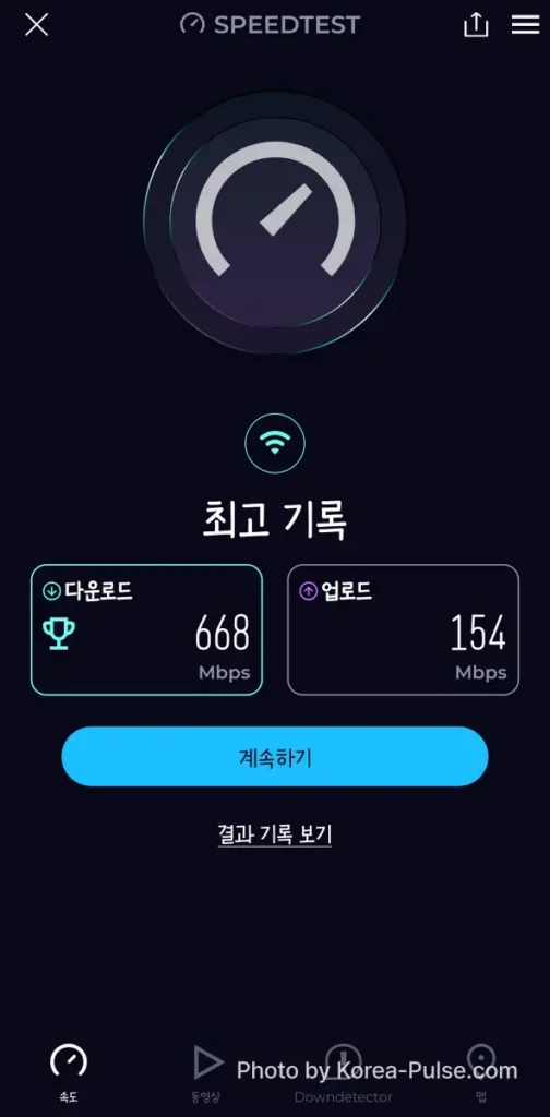 Speedtest app showing 668 Mbps download 154 Mbps upload on free public WiFi Airport Bus 3300 Korea first test result