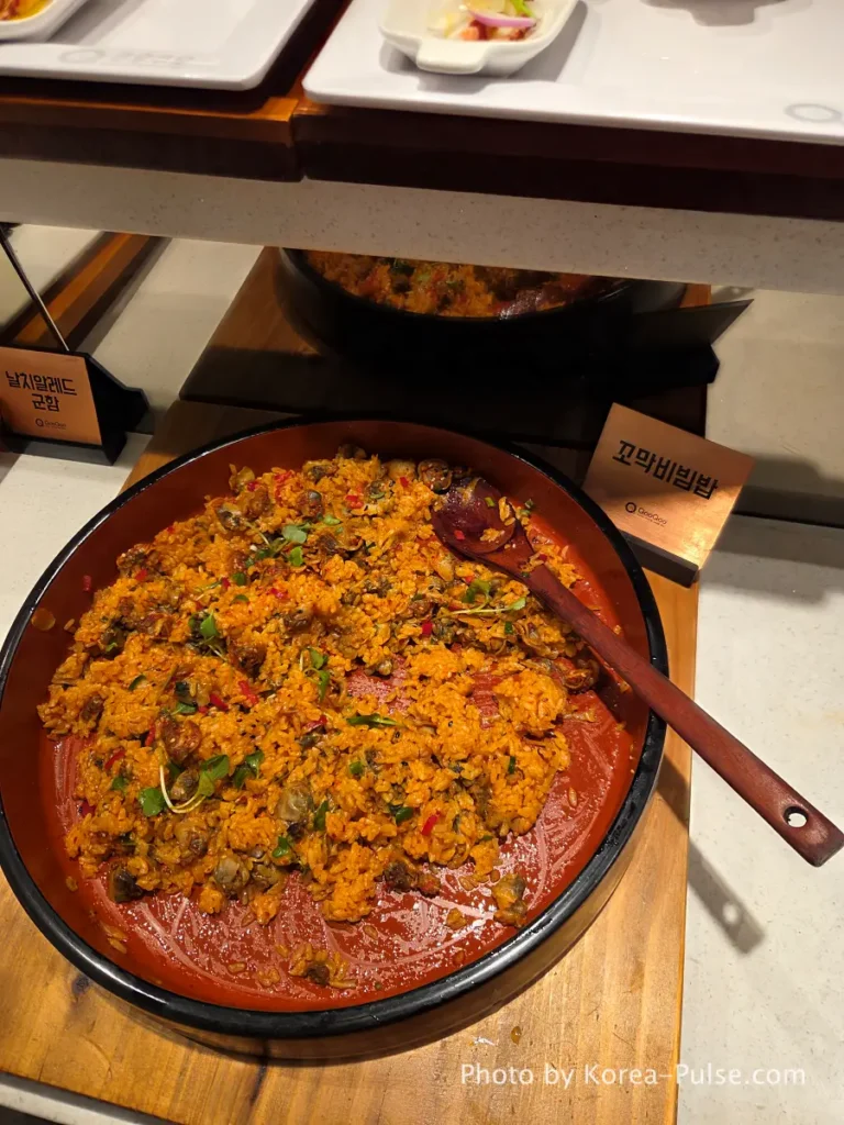 Kkomak bibimbap cockle rice pan at QooQoo gunkan zone