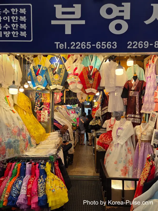 Children's and palace-style hanbok Gwangjang Market hanbok alley