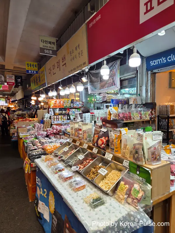 Snack and souvenir stalls near Gwangjang Market's central crossroads
